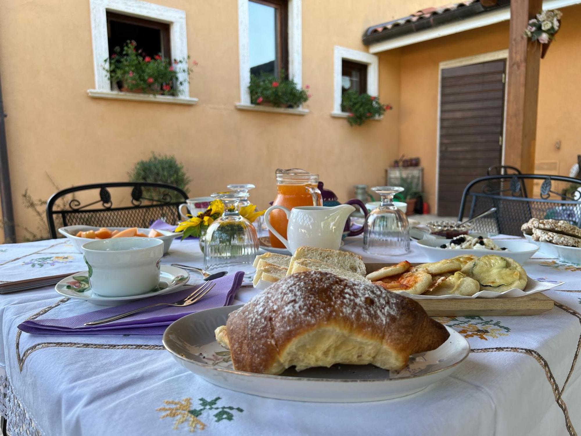 Bed & Breakfast Le Piagge Скуркола-Марсикана Экстерьер фото